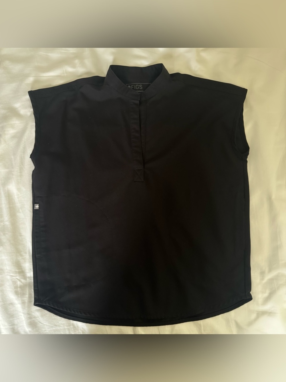 NWOT FIGS Rafaela scrub top - black